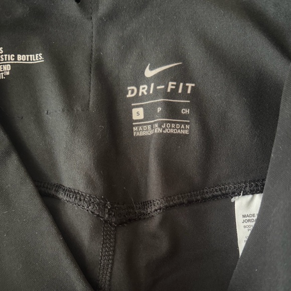 Nike Black Crop Tee and Logo Leggings Set - Picture 3 of 4